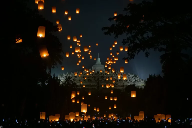 lampion diatas langit candi borobudur